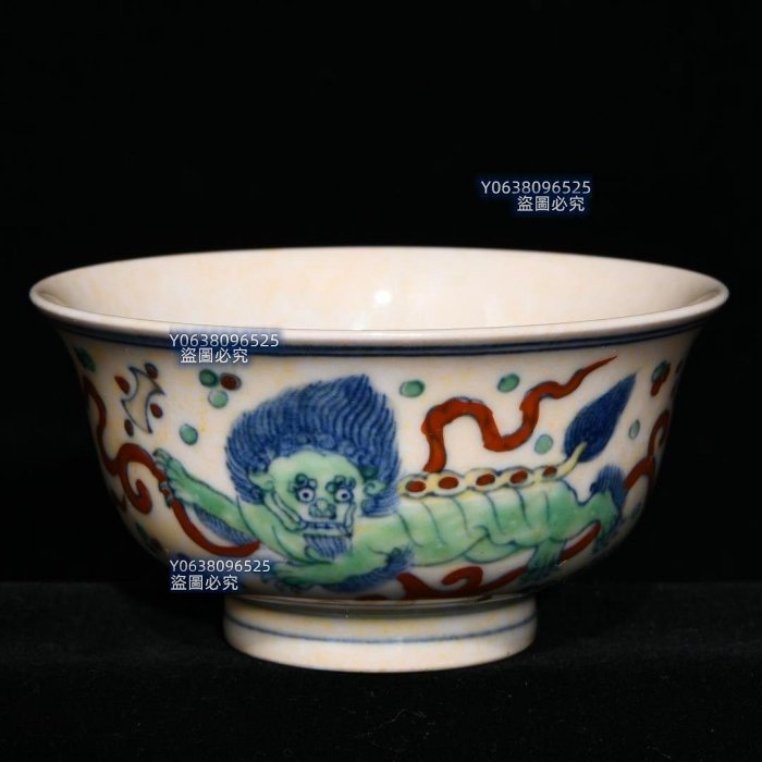 中国陶磁器　明成化　獅子 明成化斗彩獅子滾繡球紋杯，高4.6cm直徑8.8cm，編號6 五彩青花琺瑯彩