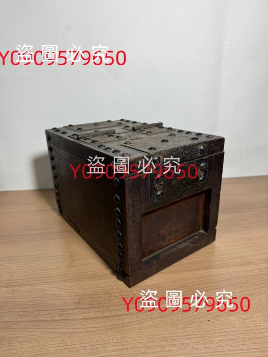日本鐵器 明治時期 鐵打 鐵箱子 鐵木 厚鐵 木鉚釘 古鐵 錢箱 保險柜 古玩 收藏 老物件 【二手】【雲洲古玩】-219
