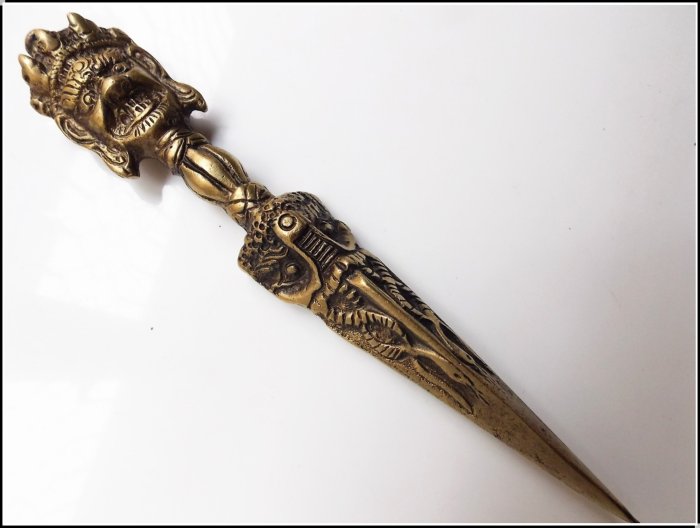 中国古美術・蔵伝工芸・寒鉄彩絵金剛降魔杵・手工錾刻・文房置物・鎮宅辟邪・風水法具 雅之賞|密宗|藏傳|佛教文物】 *特賣* 尼泊爾手工製作純銅210mm金剛杵