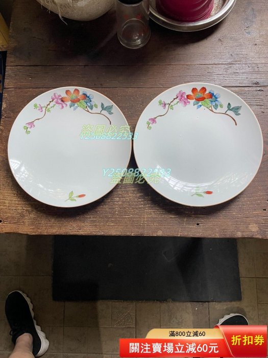 大盤子，70 年代景德鎮手繪粉彩大盤子，儲存完好，無磕無裂全品，如圖所示。現 100【二手】【愛麗絲秘寶】