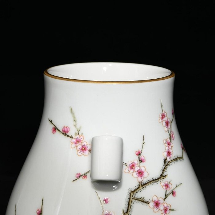 可議價清乾隆粉彩孔雀花卉紋雙耳尊，高12.5cm直徑11cm，編號2041914