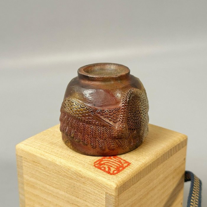 平川正二中早期鶴紋主人杯.容量70.口寬5.8.高4.5.日本備前燒