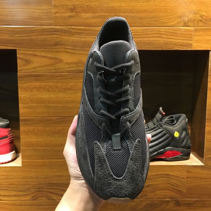 yeezy 700 utility black fake