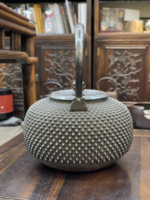 金工師平田重光作霰打紋純銀湯沸| Yahoo拍賣