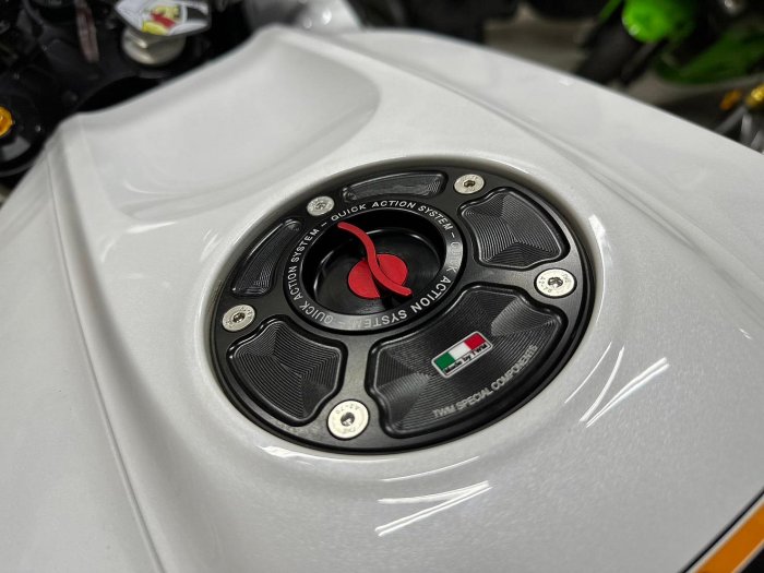 蓋物 R.S MOTO】 TWM 快拆油箱蓋KAWASAKI Z800 Z900 ZX6R ZX10R ZX636