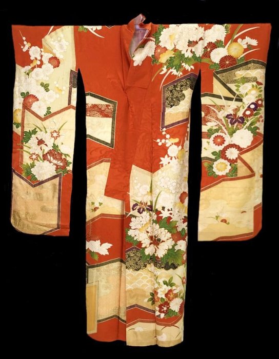 振袖　正絹　金駒刺繍　金彩　菊花　流水　波　鹿の子　紗綾形　着物　063t 振袖 正絹 金駒刺繍 金彩 菊花 流水 波 鹿の子 紗綾形 着物 063t