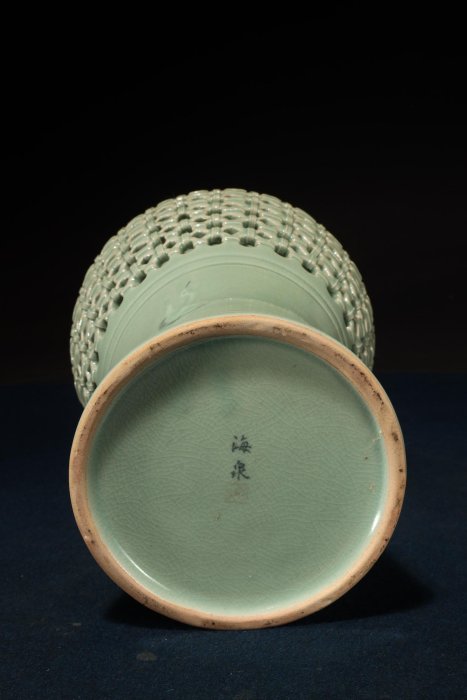 花瓶 高麗青磁 海泉作 網目 雲鶴象嵌 3/4結標海泉作高麗青磁象嵌雲鶴紋透雕編籠花瓶貫入釉賞瓶AEB0609 -花道