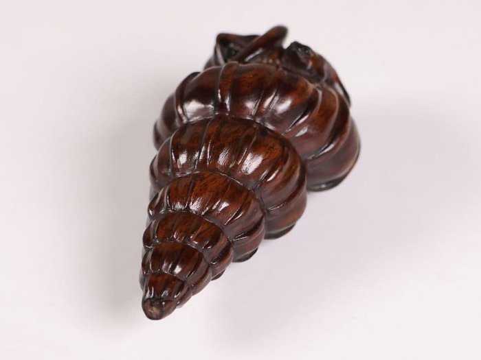木製 提物 根付 巻貝に蛙 カエル 在銘 吉昭 彫刻 木彫り【MB305】 青蛙根付吉昭卷貝木製提物雕刻| Yahoo拍賣