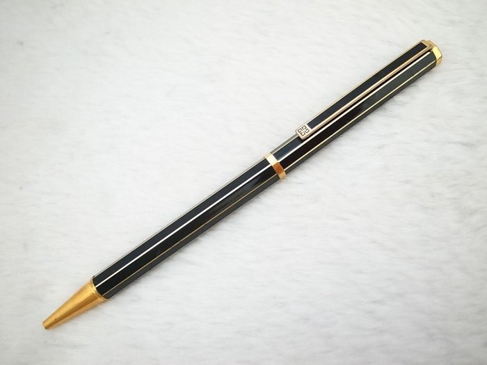 C109 法國紀梵希 黑漆八角旋轉式原子筆(8成新)