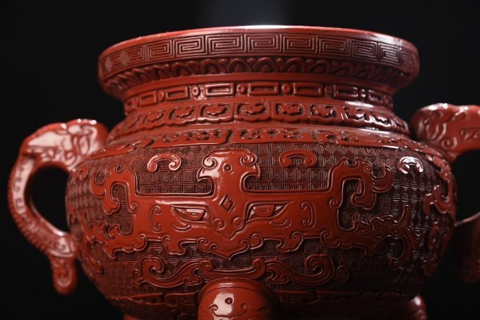 剔紅漆器饕餮紋三足爐高26cm 耳距36cm 口徑19cm重2740克1200421