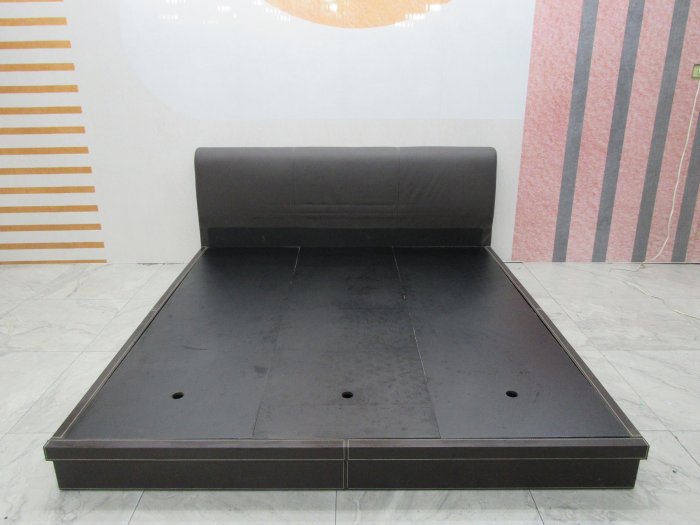 台北二手家具 推薦 ★ 6尺床組 寢具 床架 床板 皮革 台北 桃園 二手傢具【避風港】