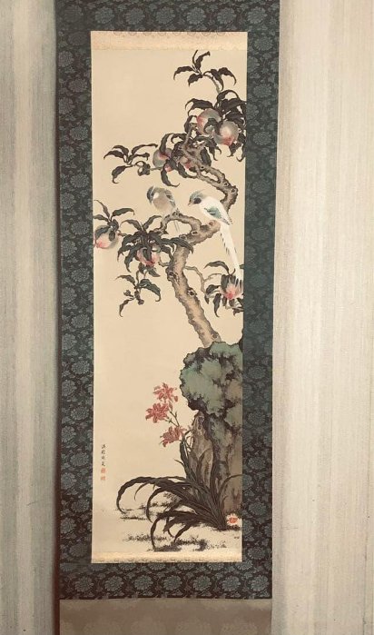 サ*バ様 熊代熊斐【複製】菊花家鶏図 雪蘆真雁図 桃樹山鵲図 長崎 掛軸2402 熊代熊斐「桃樹山鵲図」絹本掛軸共箱複製工蕓印刷花鳥図OL-5 | Yahoo拍賣