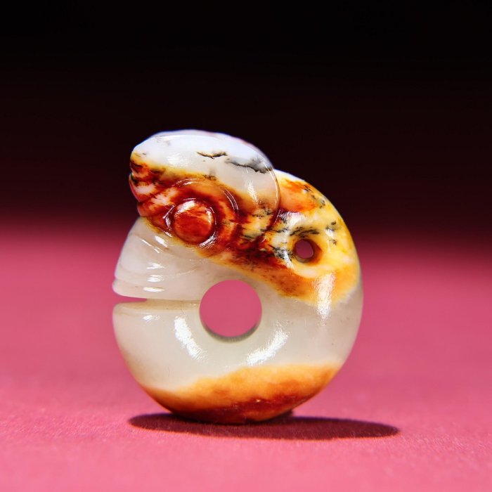 臻品旧藏，和田玉白玉红沁猪龙挂饰包浆厚重，沁色入骨，工艺精湛，犀利