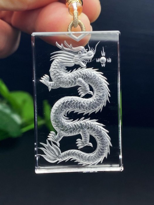 收藏極品天然白水晶無事牌內雕龍吊墜晶體通透龍是四靈之首有升騰之勢能
