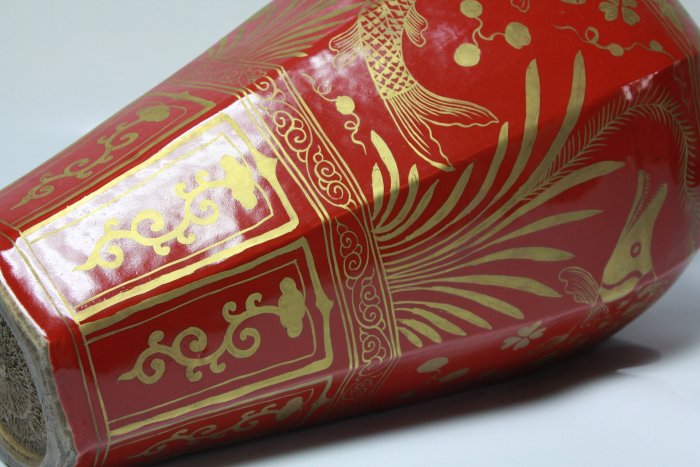 藏寶堂】霽紅金彩魚藻紋八角帶蓋梅瓶| Yahoo拍賣