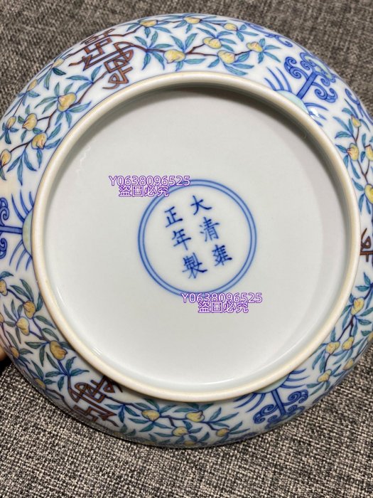 清代雍正斗彩洞石花卉紋盤此造型經典，品相如圖。全美品，器型周正