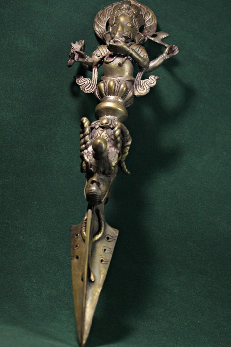 桑園の】藏傳法器大型33cm 象鼻財神手工雕金剛杵銅器銅雕把件收藏T