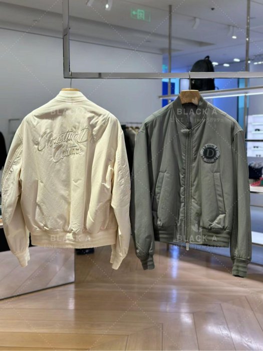 【BLACK A】Dior SS24男裝 1947限定系列徽章薄款Bomber飛行員外套 灰綠色/米白色 價格私訊