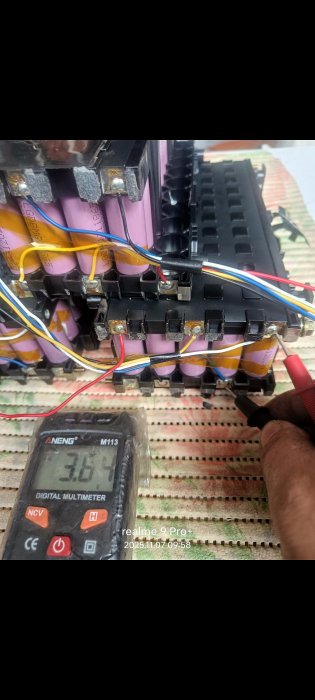 18650光陽電動車拆出3.6V。LG 2.6a動力電池10顆一串500元三套模組。共13串含分壓線。全買6000含運。