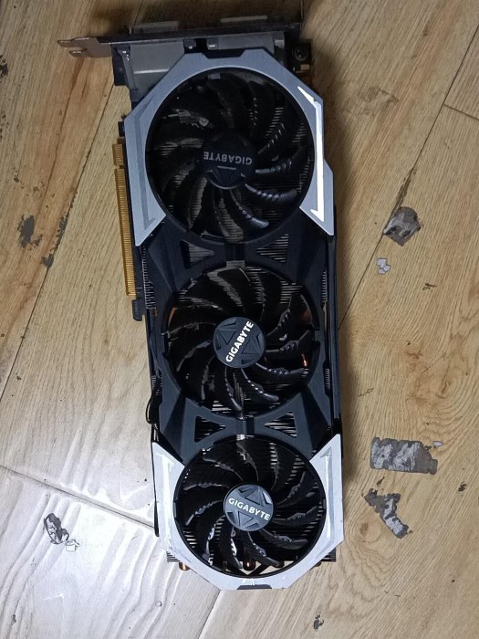 【三和電腦配件店】技嘉gtx 980Ti 6g顯卡 三風扇 實拍圖正常使用 無修無暗病 型號GV-N98TG1 GAMING-6GD 測試