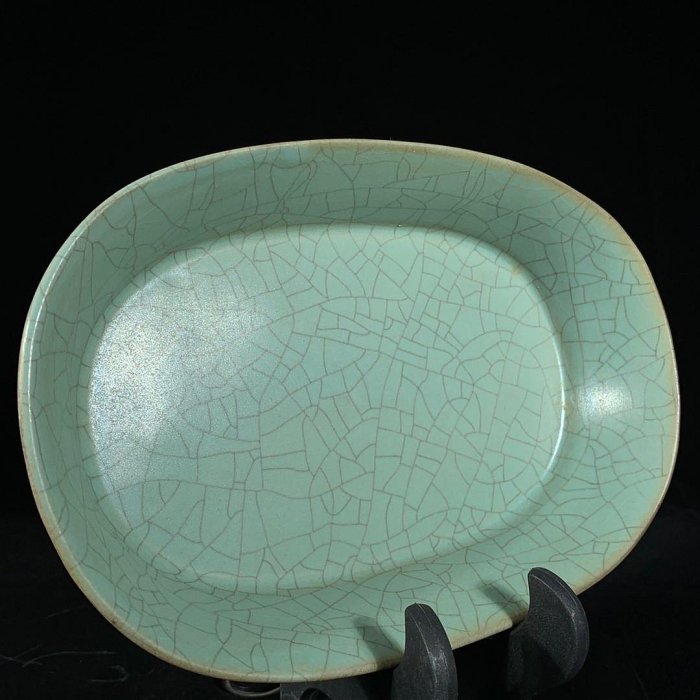 宋汝窯天青釉水仙盆，高7釐米，直徑23釐米.2004858 建窯瓷器官窯