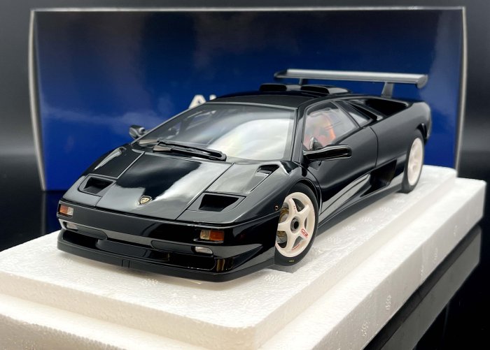 Miniature AUTOart Lamborghini Diablo SV-R – Échelle 1/18 – Modèle 79146 – Neuve