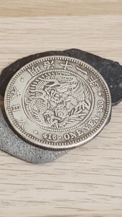 1圓銀貨 af46f895-a549-4cb3-99ed-
