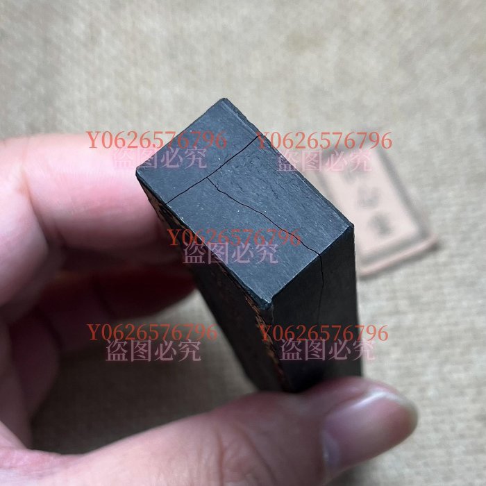 80年代，上海墨廠(S24)，二兩，油煙104，紫玉光墨。陳化充分，質地清脆
