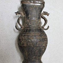 商周青銅酒器觶。觶是一種古代飲酒用的器皿，青銅製造。中國古代傳統禮