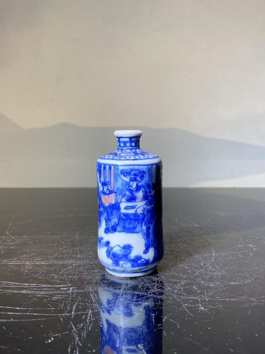 清中期，青花釉里紅文官審案圖鼻煙壺高8.1cm底款大清雍正年制品相瓶身