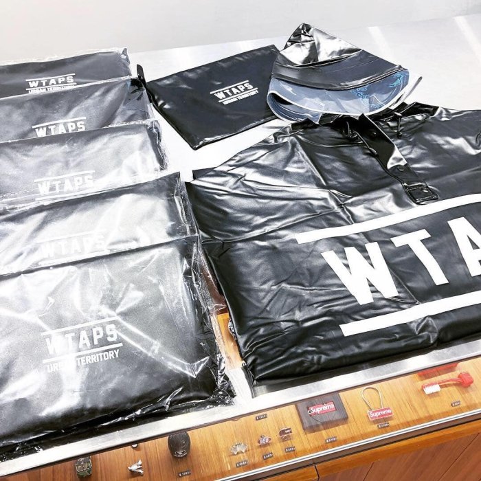 希望商店】THE CONVENI x WTAPS RAINCOAT 藤原浩便利店限定雨衣收納