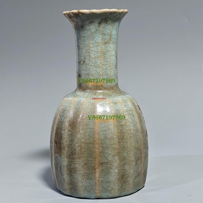 收藏品！宋官窯汝瓷冰裂紋冰花刻字描金賞瓶擺件：該器型規整、皮殼老辣