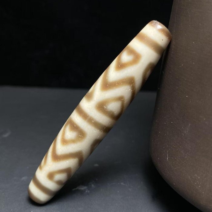 西藏至純老天珠稀有灰皮老料瑪瑙特殊圖騰金剛虎牙十二眼天珠吊墜【尺寸