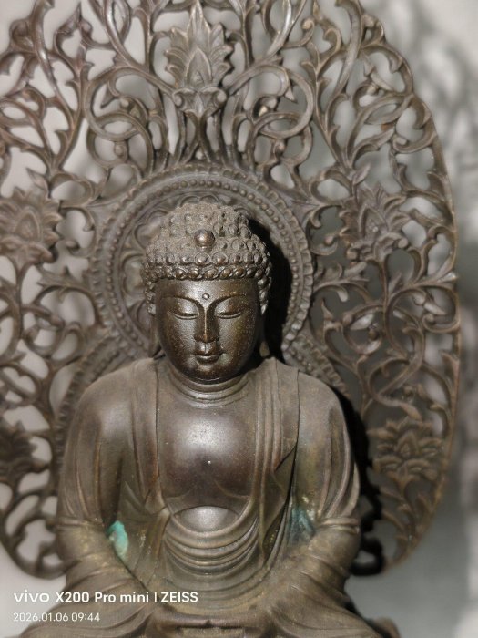 日本中古阿彌陀如來坐姿佛像，唐銅製手工精湛，可細緻比對同款，