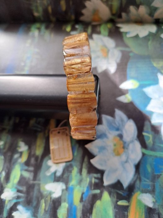 【開運如意閣】出清特價~7. 天然鈦髮晶~帶根超磁場鈦晶手排手鍊-重約45公克-手圍約18公分~招正偏財 具突破能量 倍增水晶能量