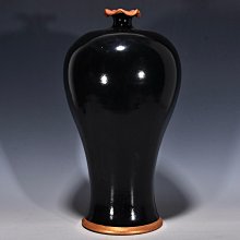 宋汝窯黑釉包口銘文鎏金刻鳳紋花口梅瓶，高41厘米，直徑22厘米舊藏古董
