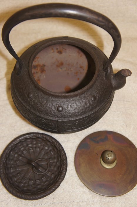 福】493 龍文堂造 鉄瓶 紫斑湯沸 輪摘蓋 年代物 茶道具 急須