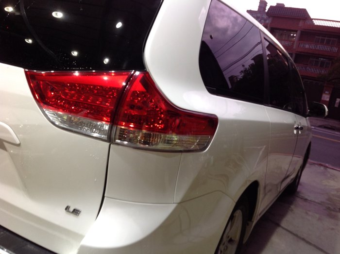 DJD18072410 TOYOTA SIENNA 第五門 內側尾燈 一邊價