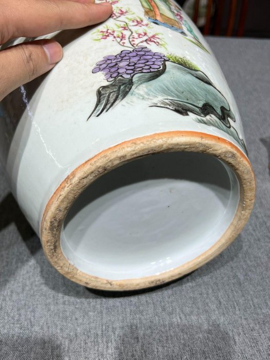 國民時期淺降彩「桃園夜宴」雙銜環瑞獸耳賞瓶，尺寸巨大畫工精湛，高度