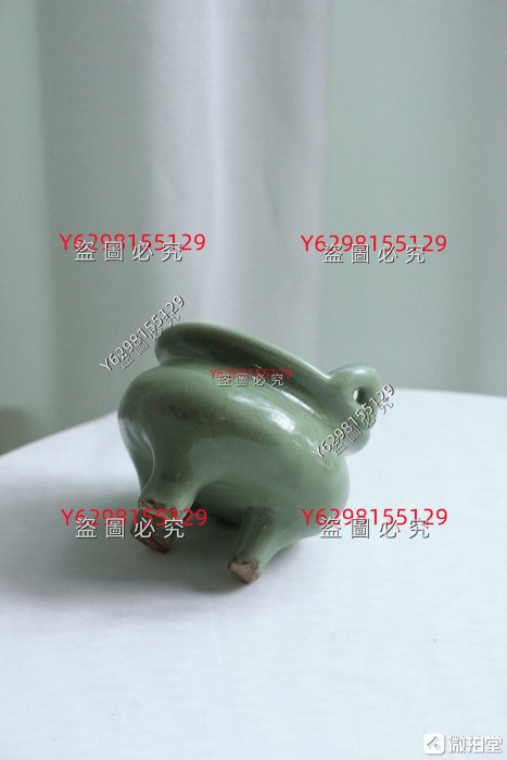 代龍泉窯梅子青釉三足鬲爐尺寸：8.8cm*8.2cm 器形敦厚可愛，器身線條