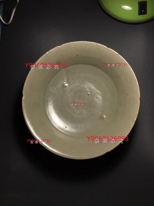 北宋時期高麗六花口折沿素面青瓷洗直徑18 口沿一驚釉不過口， 微瓢