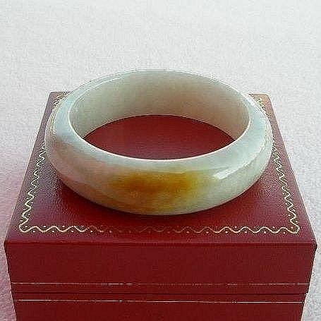 【歡喜心珠寶】【天然緬甸玉冰種焦糖紫羅蘭手鐲】玉鐲圍17.3圍「A貨附寶石鑑定書」玉質細膩凝潤，色澤耀眼動人，超低價售出