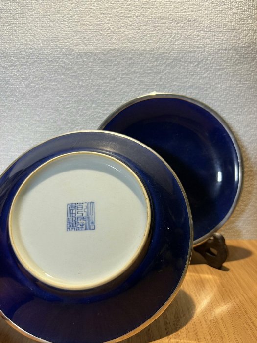 名稱：清乾隆霽藍釉盤（） 尺寸：口徑16.3cm 介紹：霽藍釉為宣德時期創