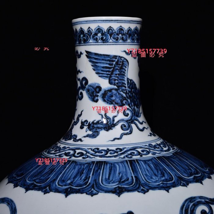 大明宣德年制奉天殿內府監造款青花龍銜靈芝紋天球瓶，高43×34厘米