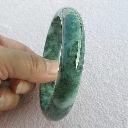 【歡喜心珠寶】【天然緬甸玉冰花青手鐲】玉鐲圍19.3圍「A貨附寶石鑑定書」質種細緻溫潤，色澤耀眼動人，專櫃出清超低價售出