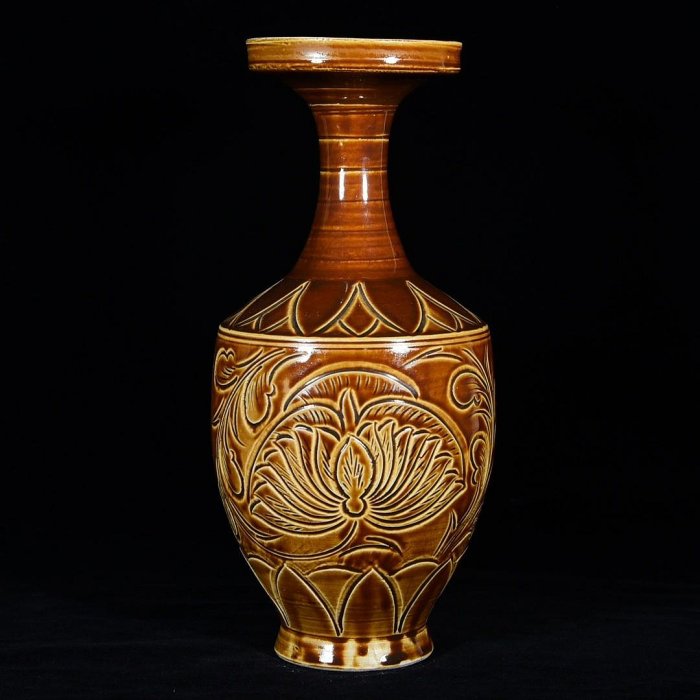 宋代 定窑 包口刻花卉纹盘口瓶 陶芸 文房具 置物 古美術 花瓶 禮品 年代物 宋代 定窑 包口刻花卉纹盘口瓶 陶芸 文房具 置物 古美術