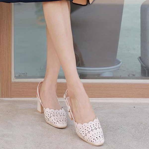 優雅皮革鏤空雕花後空粗跟涼鞋．白鳥麗子| 高跟| Yahoo購物中心