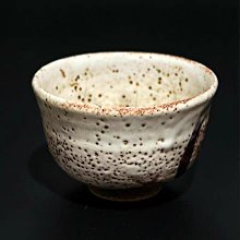 嚴選日本傳統圓相繪志野茶碗，精緻工藝值得收藏，尺寸12.5cm x 8.5cm