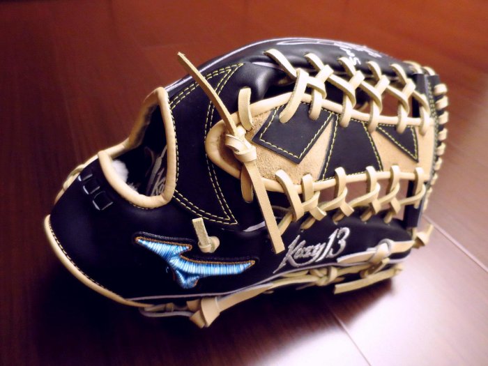 MIZUNO PRO 外野手用　軟式　梶谷モデル ゴリラの2つのミズノプロ梶谷選手vs上林選手を徹底比較！どんな違い