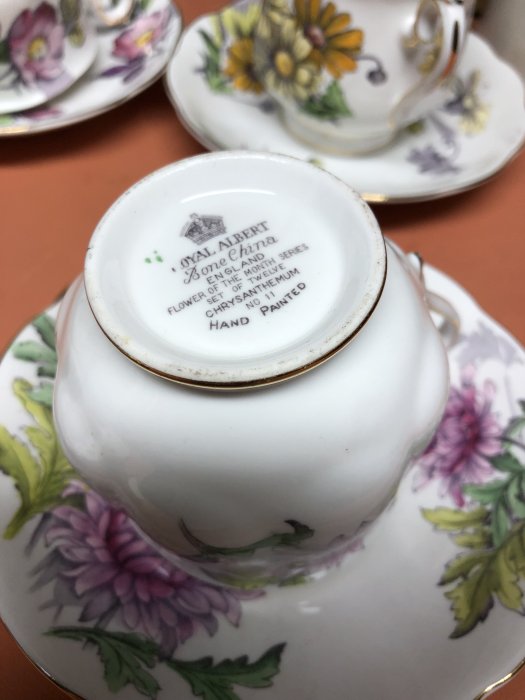 現貨S---英國經典骨瓷杯盤組-----Royal Albert 手繪月份花系列 八 十一月